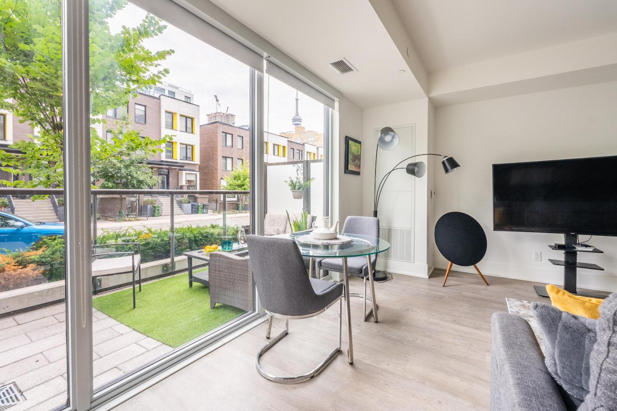Spacious Corner Downtown Appartement Toronto