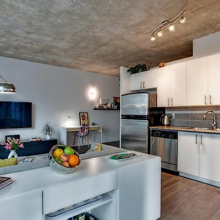 Spacious Corner Apartment Downtown Toronto Exterior photo