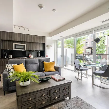 Spacious Corner Apartment Downtown Toronto Exterior photo